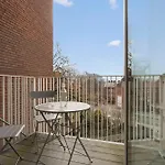 A Stylish Getaway In Modern Surroundings * אורהוס