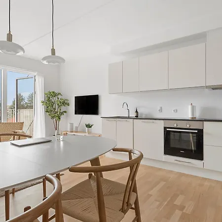 A Stylish Getaway In Modern Surroundings *