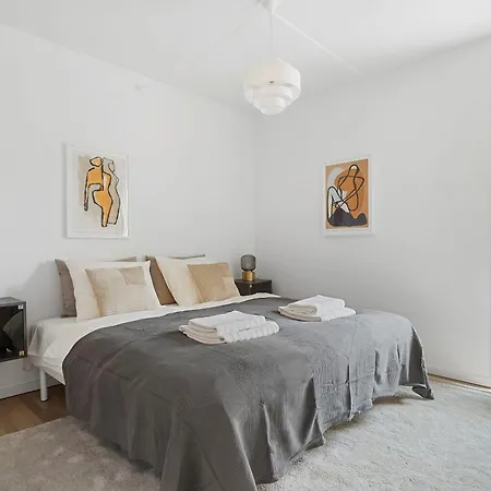 A Stylish Getaway In Modern Surroundings Apartment *