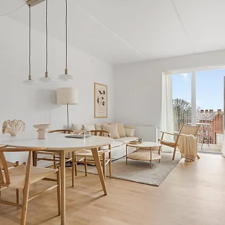 A Stylish Getaway In Modern Surroundings Appartamento Århus