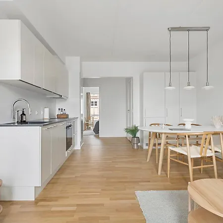 A Stylish Getaway In Modern Surroundings Århus