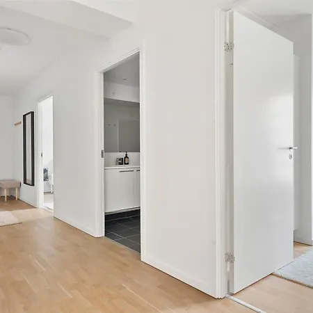 A Stylish Getaway In Modern Surroundings شقة Århus